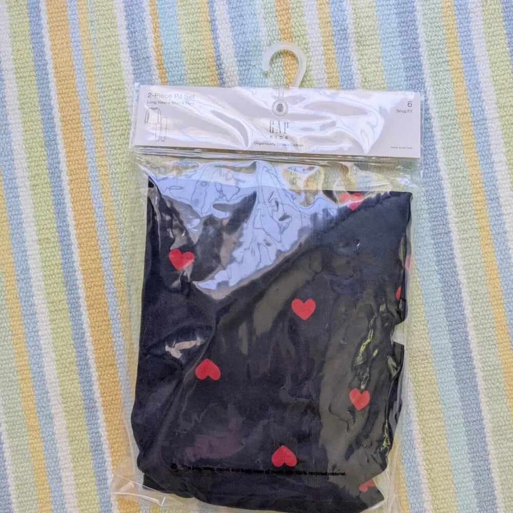 ⭐ NEW NWT GAP Kids heart print pajamas size 6